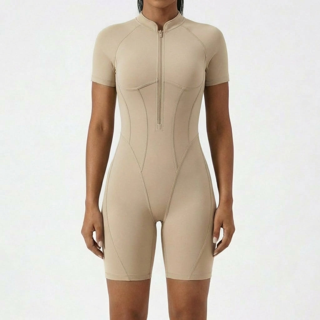 Short Catsuit mit Rückenausschnitt