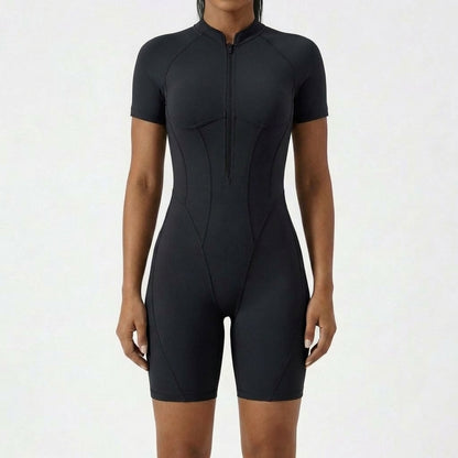 Short Catsuit mit Rückenausschnitt