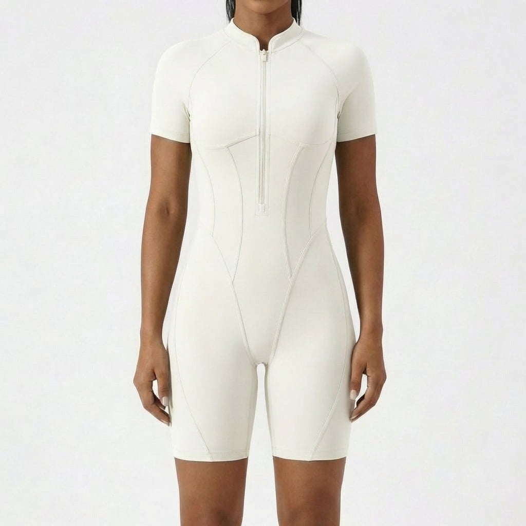 Short Catsuit mit Rückenausschnitt