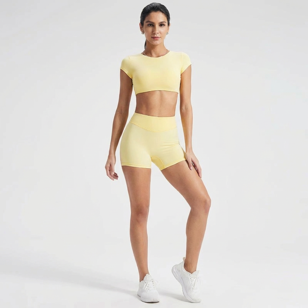 Pilates-Set mit rückenfreiem Top & Shorts